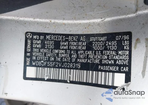 1997 Mercedes-Benz E 320 z USA, uszkodzony, nr VIN WDBJF55F2VJ028315